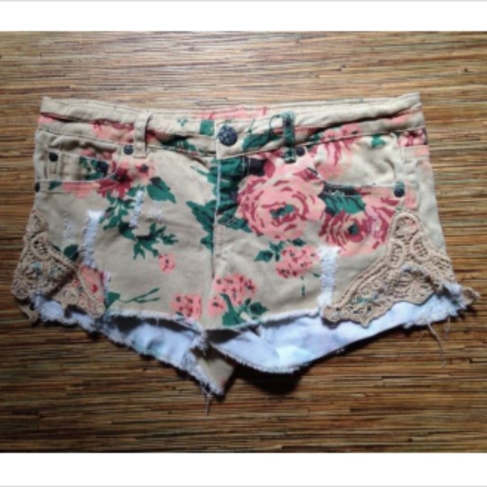 Hippie Laundry Shorts Juniors Sz 9 Floral Distress